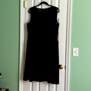 Jones New York NWT gray black sheath dress figure flattering with hidden zipper-